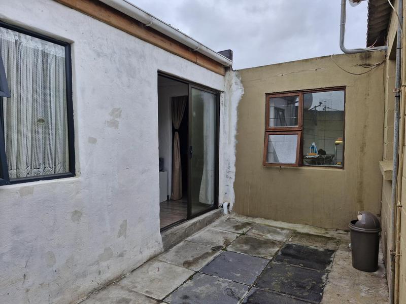 2 Bedroom Property for Sale in Lavender Hill Western Cape